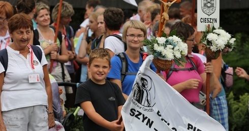 Cieszyńscy pielgrzymi po krótkim odpoczynku ruszają w dalszą drogę