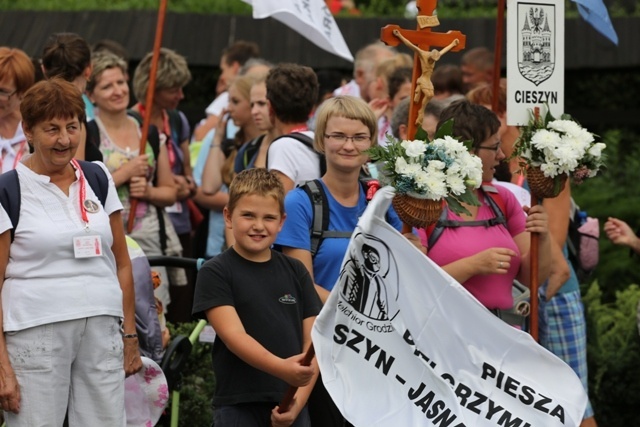 Cieszyńscy pielgrzymi po krótkim odpoczynku ruszają w dalszą drogę