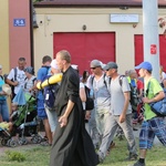 Beskidzcy pątnicy zbliżaja się do Jasnej Góry