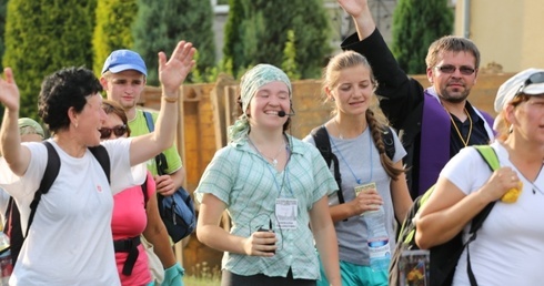 Pielgrzymi bielsko-żywieccy kończą przedostatni dzień wędówki do Częstochowy