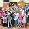 W akcji bierze udział ponad 20 dzieci w wieku  od 5 do 12 lat. Świetlicę prowadzą siostry adoratorki Krwi Chrystusa: s. Elżbieta Kurnatowska i s. Anna Kaczmarek