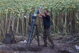 Pocisk trafił w więzienie: setka więźniów zbiegła