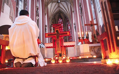  Modlitwy śpiewami z Taizé odbywają się we Wrocławiu regularnie od prawie 25 lat. Wielu młodych uczestniczy również w spotkaniach poza granicami Polski