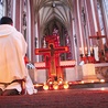  Modlitwy śpiewami z Taizé odbywają się we Wrocławiu regularnie od prawie 25 lat. Wielu młodych uczestniczy również w spotkaniach poza granicami Polski