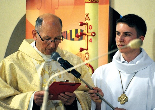  O historii parafii mówi ks. kan. Marian Ślusarczyk, proboszcz i budowniczy kościoła 