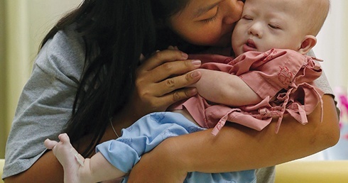 Gammy, syn Tajlandki Pattaramon Chanbua, ma już siedem miesięcy. Uniknął śmierci, bo jego matka nie zgodziła się na aborcję