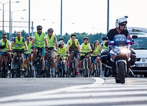 Ponad 600 rowerzystów przejechało nowym odcinkiem w otwierającym go rajdzie 