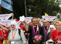 Pierwsi w tym roku na Jasną Górę wkroczyli pielgrzymi z Cieszyna - z ks. prał. Stefanem Sputkiem