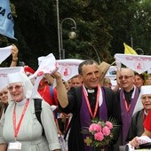 Pierwsi w tym roku na Jasną Górę wkroczyli pielgrzymi z Cieszyna - z ks. prał. Stefanem Sputkiem
