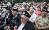 Przed pomnikiem Pamięci 50 tys. Mieszkańców Woli