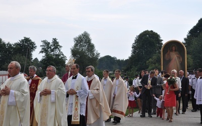 Procesja do kościoła