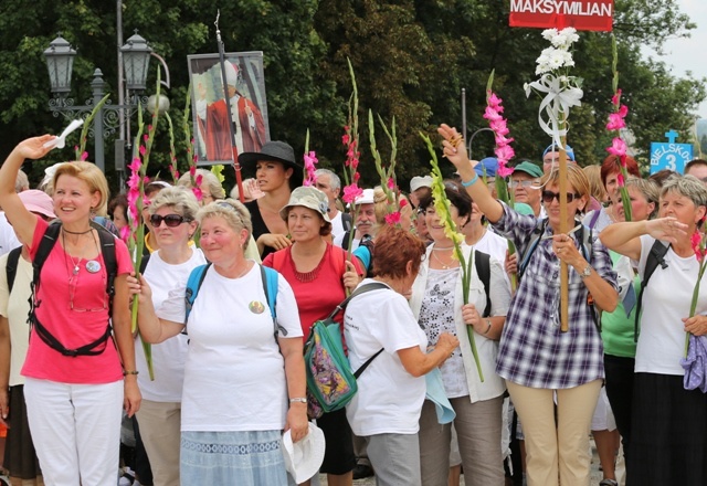 Powitanie pielgrzymów 9 grup hałcnowskich