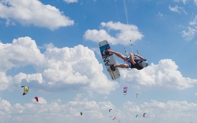 Kitesurfing