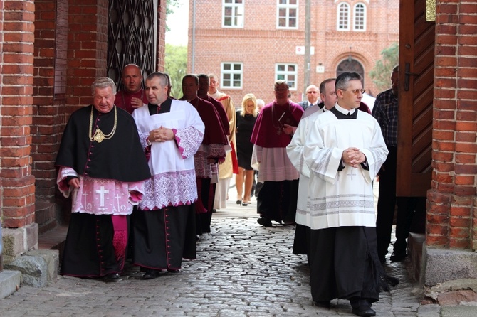 Instalacja nowych kanoników warmińskiej kapituły katedralnej