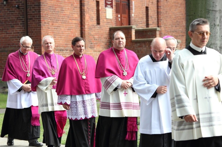Instalacja nowych kanoników warmińskiej kapituły katedralnej