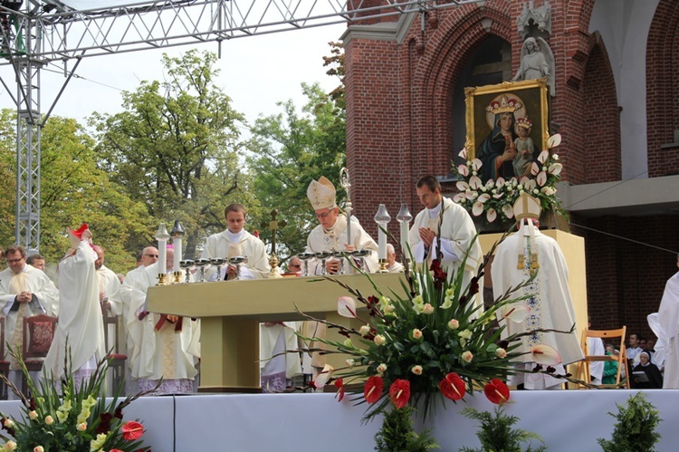 Pielgrzymka kobiet do Piekar - początek uroczystości