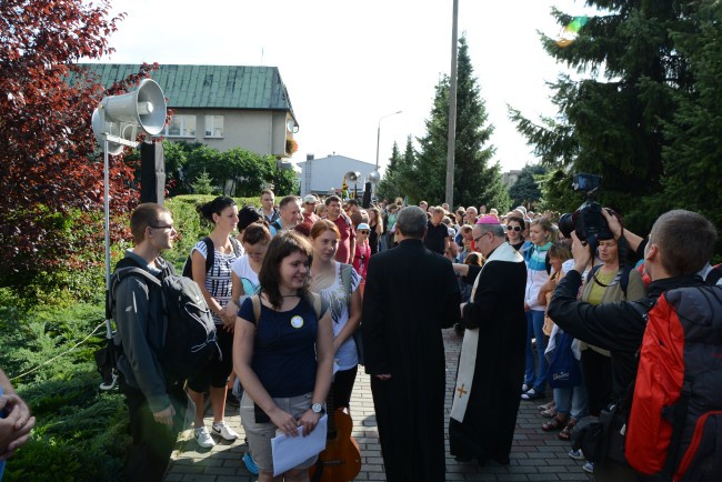 Bp Andrzej błogosławił pielgrzymów