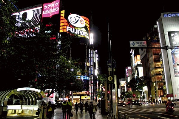 Ginza, najmodniejsza dzielnica Tokio, tętni życiem całą dobę