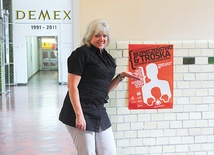 Krystyna Oleksy, pracownik DEMEX-u, zachęca do udziału w forum