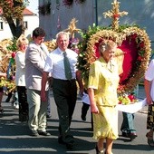  Dożynkowe wieńce przypominają serca, studnie, łodzie...