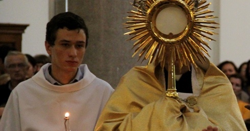 Warszawa dziewięć dni na kolanach