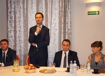 Z mikrofonem minister pracy i polityki społecznej Władysław Kosiniak-Kamysz
