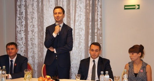 Z mikrofonem minister pracy i polityki społecznej Władysław Kosiniak-Kamysz
