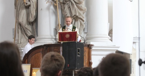 Z biskupem na Apokalipsie