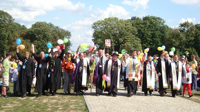 Wejście pielgrzymów, cz. 1