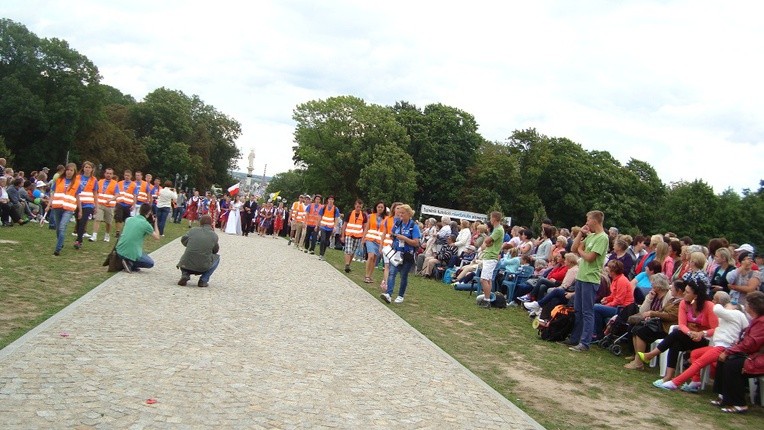 Wejście pielgrzymów, cz. III