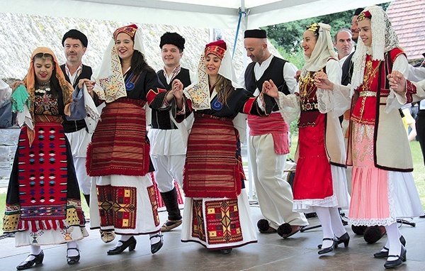 Inauguracja festiwalu, podczas której swoje ludowe tradycje taneczne, muzyczne i kulinarne przedstawiły grecki zespół Kalarrytes oraz Lubuski Zespół Pieśni i Tańca, odbyła się 24 sierpnia w Muzeum Etnograficznym w Ochli