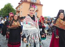 To są dopiero góralki! Zespół Pieśni i Tańca „Villa de Leganés” z Hiszpanii. Na co dzień prezentują się w Madrycie