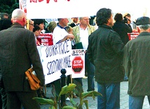 W łańcuchu protestu przeciwko odkrywce pod Gubinem brali udział członkowie Ogólnopolskiej Koalicji „Rozwój tak, odkrywki nie” z Lubina 