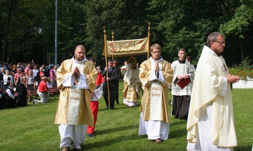 Odpust w Panewnikach z biskupem Afryki