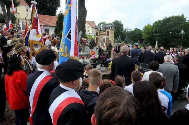 Pomnik "Polskie Orły" w Morawicy