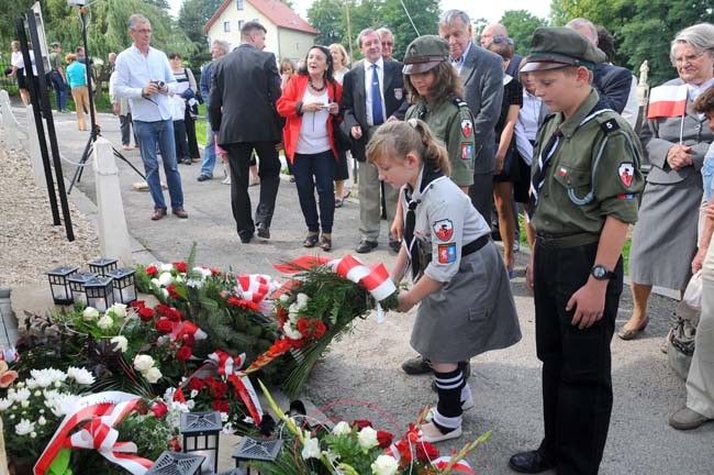 Pomnik "Polskie Orły" w Morawicy