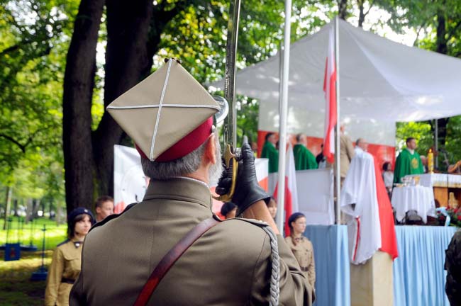 Pomnik gen. Elżbiety Zawackiej