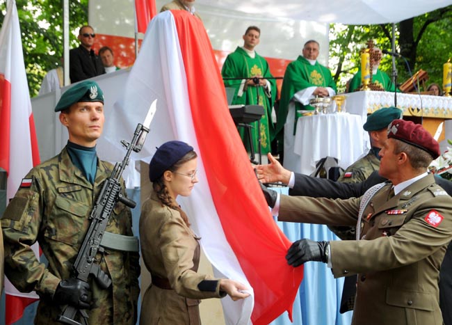 Pomnik gen. Elżbiety Zawackiej