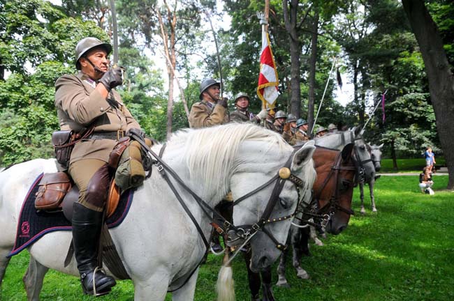 Pomnik gen. Elżbiety Zawackiej