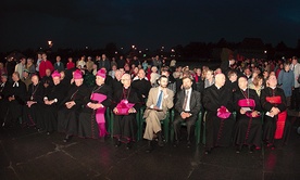 W uroczystości uczestniczyli biskupi Polski i Niemiec oraz przedstawiciele Gminy Wyznaniowej Żydowskiej i wielu innych gości