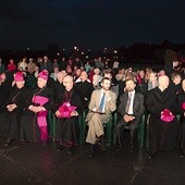 W uroczystości uczestniczyli biskupi Polski i Niemiec oraz przedstawiciele Gminy Wyznaniowej Żydowskiej i wielu innych gości