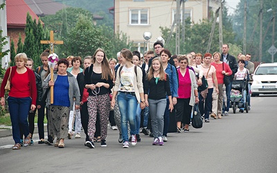 Piesza pielgrzymka z Chwałowic w drodze do radomyskiego sanktuarium