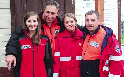  Sylwia Grunwald, Jan Ruszaj, Ewelina Szczepańska i Grzegorz Słowiak – wolontariusze z bielskiego oddziału Maltańskiej Służby Medycznej