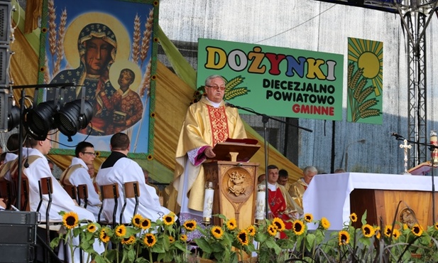 Za wspólnotę modlitwy dziękczynnej podziękował ks. prał. Stanisław Kozieł, diecezjalny duszpasterz rolników