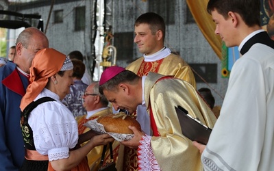 W Czańcu biskup Roman Pindel po raz pierwszy w swojej posłudze przewodniczył diecezjalnym dożynkom
