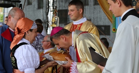 W Czańcu biskup Roman Pindel po raz pierwszy w swojej posłudze przewodniczył diecezjalnym dożynkom