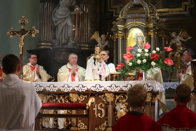 Prymicje bp. Tadeusza Kusego w kościele św. Marii Magdaleny