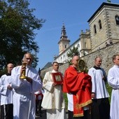 Procesja z relikwiami Świętego Krzyża