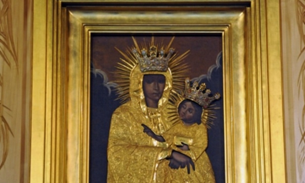 Czczony w Czarnej obraz Matki Bożej został namalowany na przełomie XVI i XVII w.