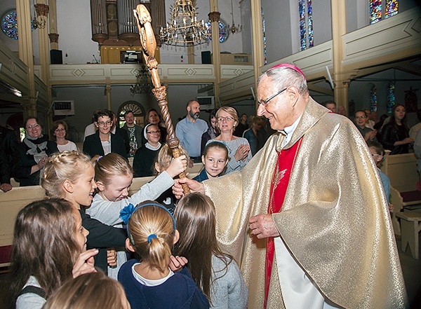  Gościem w „Ziarnie” był przyjaciel dzieci bp Antoni Długosz